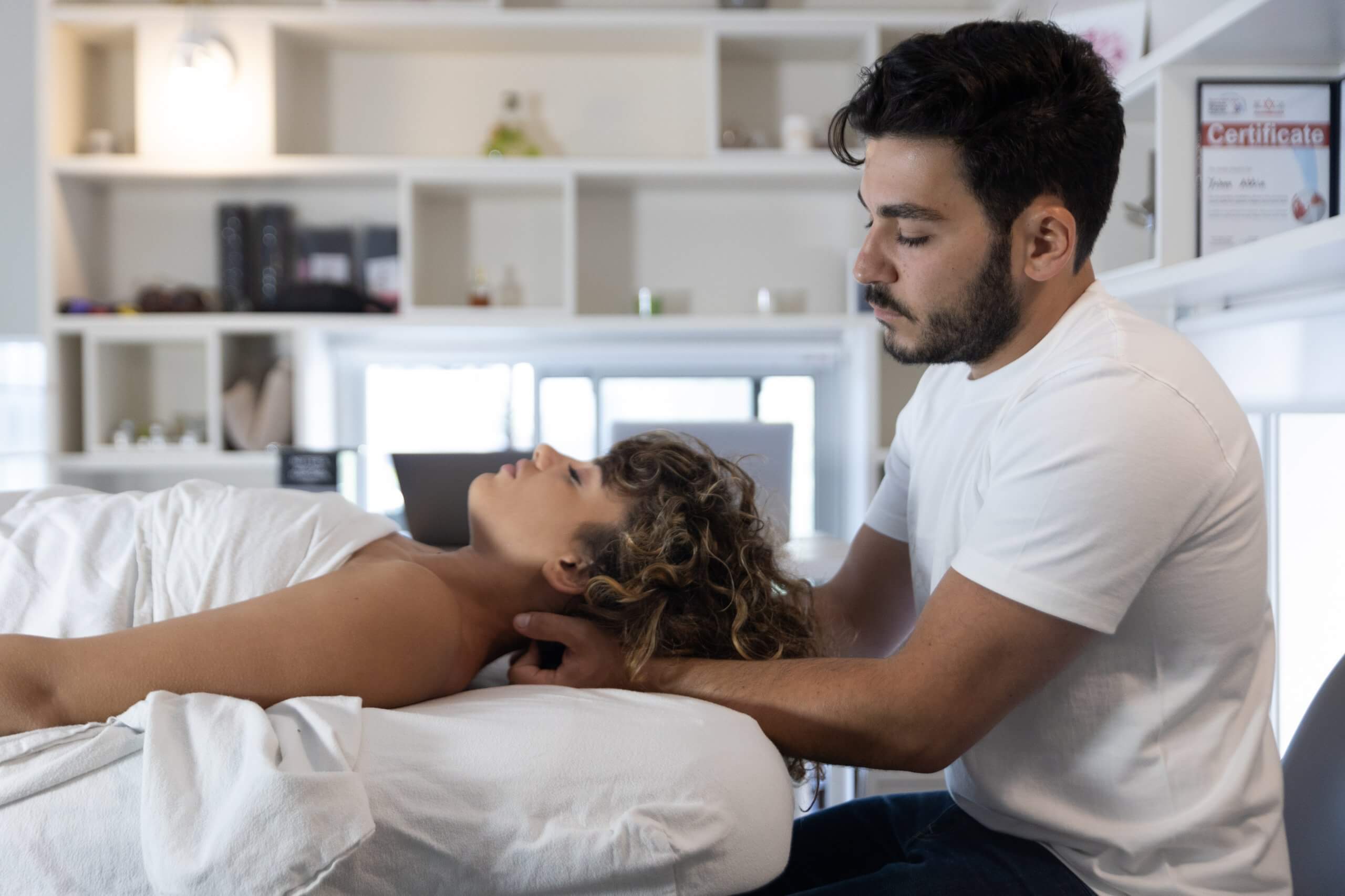 Jambes lourdes et mauvaise circulation : comment le massage soulage